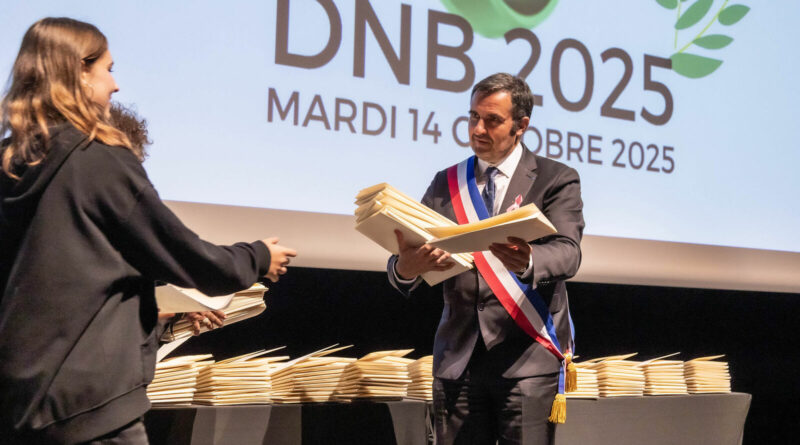 Belle cérémonie de remise des diplômes DNB à la grande Scène !